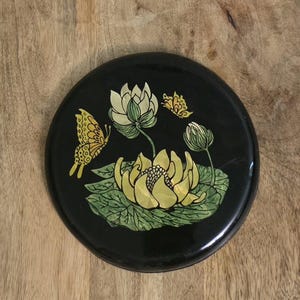Vintage Topfuntersetzer, Black Lucite, Seerose, Schmetterling