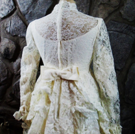 Vintage 1960's Lace Wedding Gown - image 4