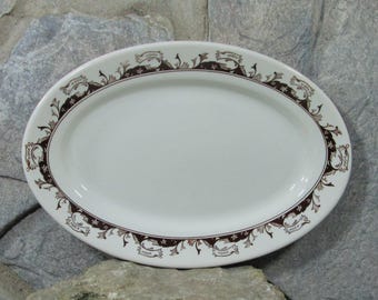 Plato de restaurante con borde marrón de porcelana esterlina