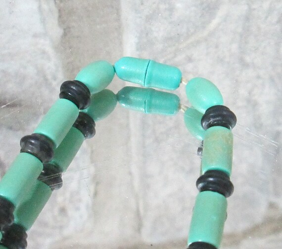 Vintage 1930's Aqua & Black Bead Necklace - image 3