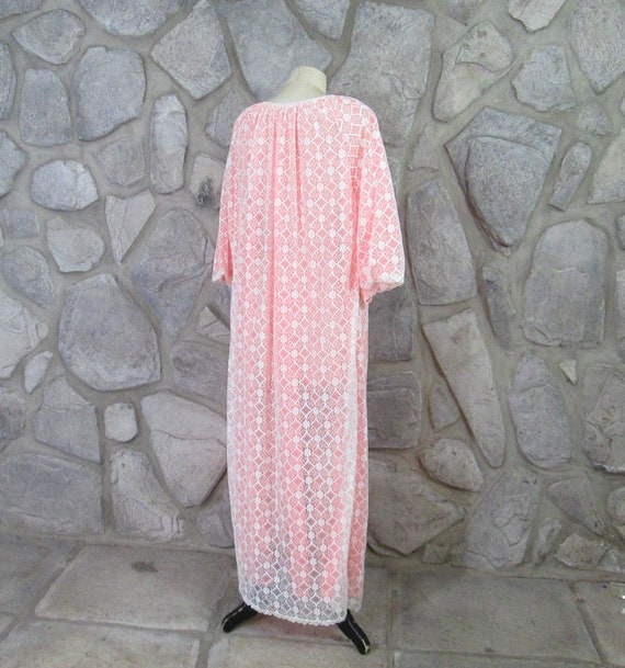 Vintage 1960's Pink Sheer & Lace Negligee Robe - image 3