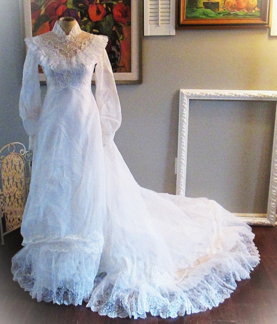 Vintage 1980's Lace and Chiffon Wedding Gown - image 2