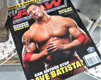 Portada de Dave Batista de la revista Raw de WWF