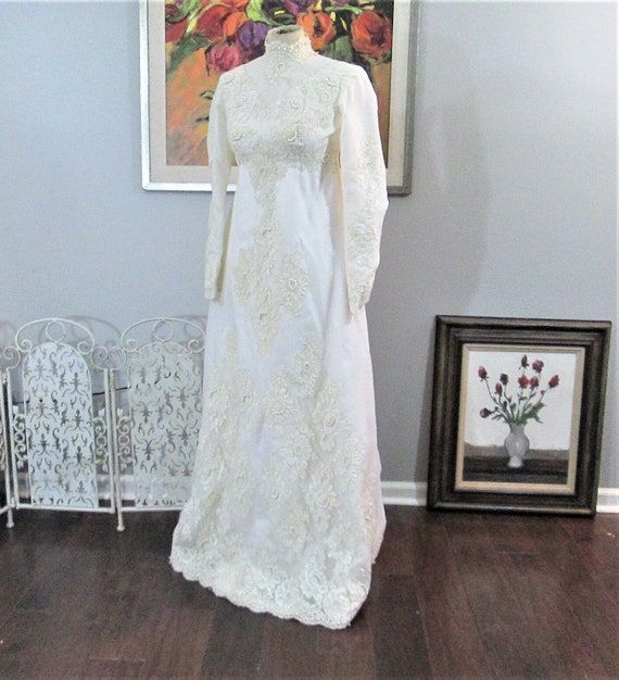 Vintage 70's Cream Wedding Dress, Detachable Train