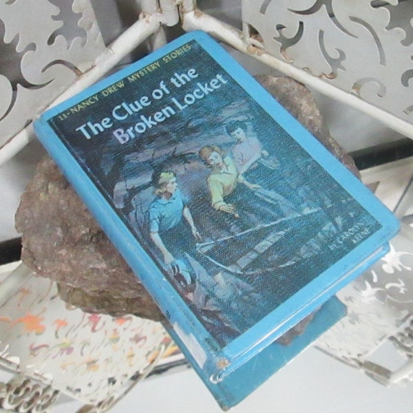 Vintage Edition Nancy Drew, The Clue of the Broken Locket