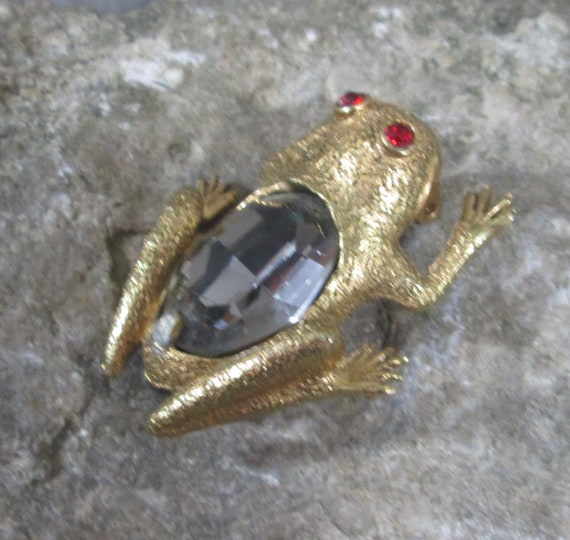 Vintage Jewel Center Goldtone Frog Brooch Pin - image 1