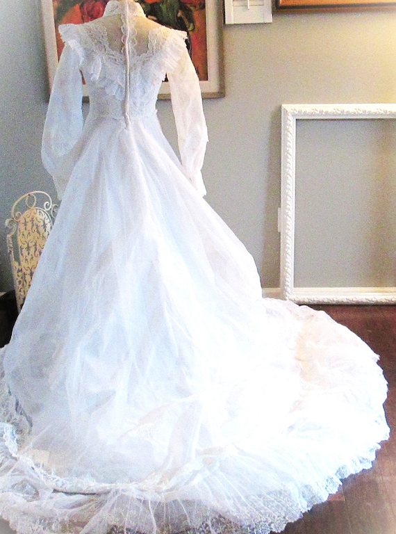 Vintage 1980's Lace and Chiffon Wedding Gown - image 3
