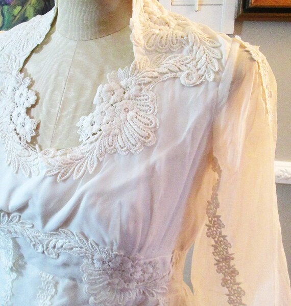 Vintage 1970's Wedding Gown - image 3