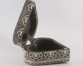 Rustic Ring Bearer Box Small Wooden Heart Shaped Box Country Wedding Miss Vintage Wedding, Aged Distressed Weathered Burlap and Lace Box