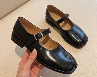 Tabi Mary Jane Flats Women, Split Toe Buckle Ballet Shoes, Black Leather Low Heel Loafers, Avant Garde Retro Dress Shoes, Chic Walking Flats