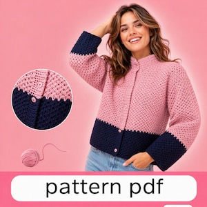 Puede incluir: Un cárdigan de ganchillo con diseño de bloques de color, con una sección superior rosa claro y una sección inferior y puños en azul marino oscuro. La prenda tiene un frente abotonado con botones a juego y un detalle circular. Incluye un ovillo de lana rosa.