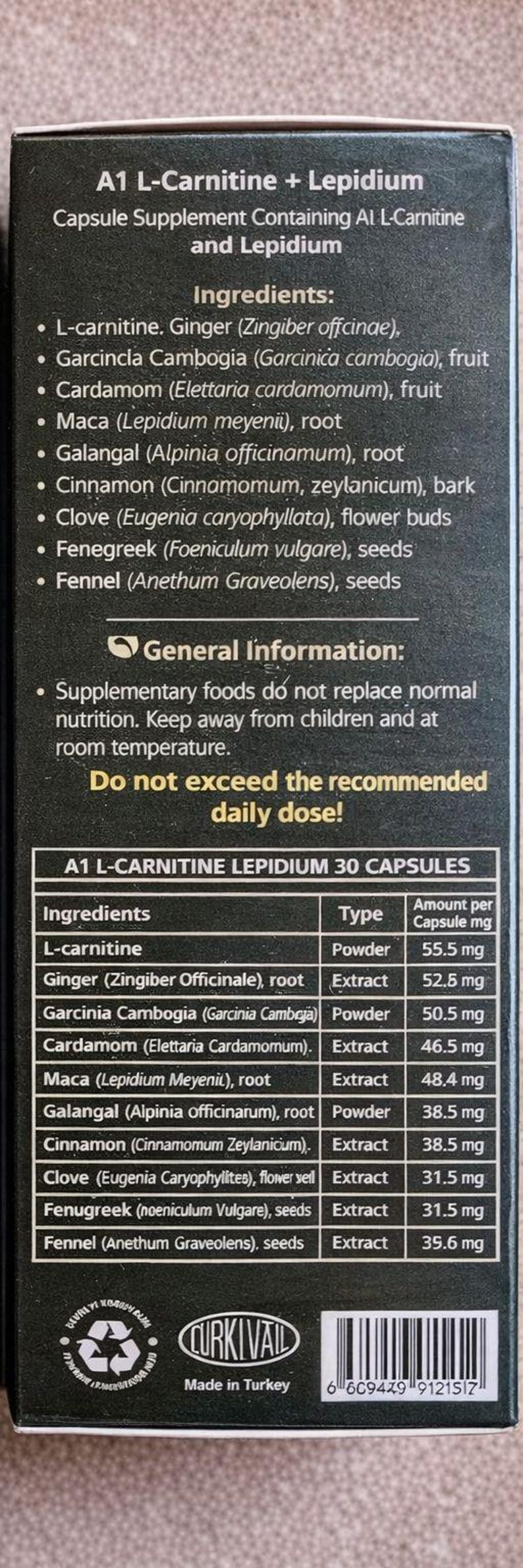 Puede incluir: Caja de suplemento negra con texto que enumera ingredientes como L-carnitina, jengibre y maca. La etiqueta incluye una tabla que detalla la cantidad por c&aacute;psula en miligramos. El producto es A1 L-Carnitine Lepidium 30 C&aacute;psulas.