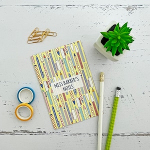 Cuaderno personalizado de lápices y bolígrafos - regalo para amantes de la papelería - tamaños A6 o A5