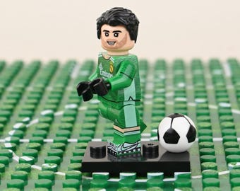 Minifigura de Courtois, equipación visitante del Real Madrid 2026-27, artículo de colección de portero de fútbol.
