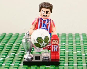 ジュリアン・アルバレスのミニフィギュア、アトレティコ・マドリードのユニフォーム、サッカーケーキトッパー、サッカーファンへのギフト