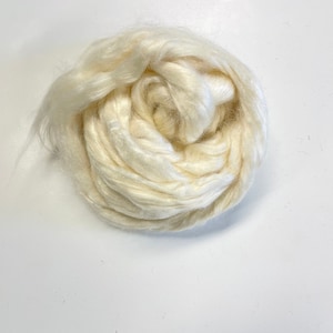 100% Bleached Tussah Sliver, Natural, Undyed A1-quality, Fiber Art Supplies, Felting, Spinning, Dyeing, Weaving, DIY, Pencil Roving