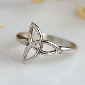 Sterling Silver Trinity Knot Ring: Celtic Jewelry