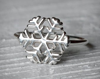 Snowflake Ring - Silver Snowflake - Christmas jewelry - Winter ring - Christmas gift - Recycled Sterling Silver - Jewelry by Katstudio