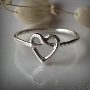 Anillo de nudo de corazón en plata de ley: joyería celta de amor y amistad
