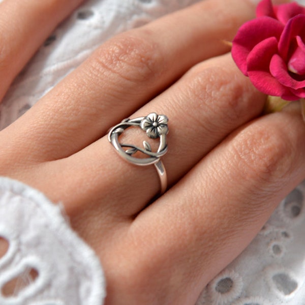 Flower circle ring Sterling silver ring Vine ring Circle silver ring Eco friendly Bridesmaid gift Botanical ring Nature ring KatStudio