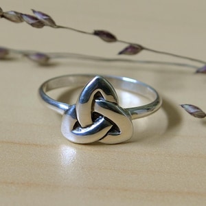 Sterling Silver Celtic Trinity Knot Ring - Infinity Ring