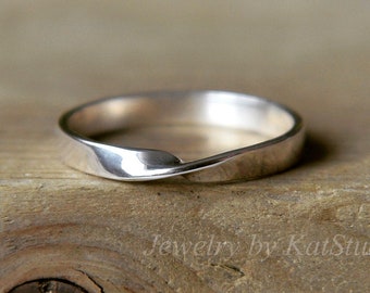 Mobius ring Moebius ring Infinity ring Silver twisted ring Promise ring Best friend ring Recycled sterling silver mobius ring Mobius Jewelry