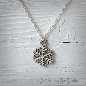 Collana con fiocco di neve in argento sterling: gioielli per le feste natalizie