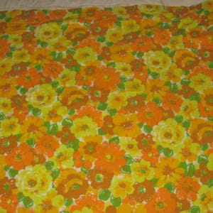 Vintage Wabasso Dubbelstorlek Blommigt Slät Lakan - Orange, Gula, Gröna Blommor - Några Hål