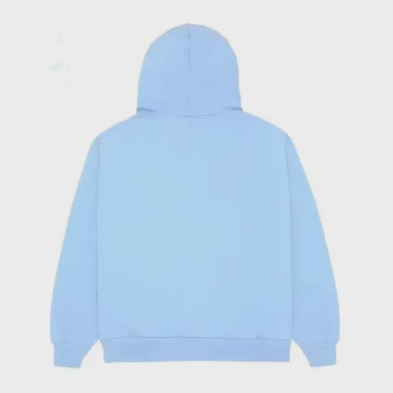 K&ouml;nnte beinhalten: Hellblauer Kapuzenpullover mit passender Kapuze und langen &Auml;rmeln. Die R&uuml;ckansicht des Sweatshirts zeigt ein schlichtes, einfarbiges Design. Der Hoodie ist aus einem weichen Material gefertigt, ideal f&uuml;r Freizeitkleidung.