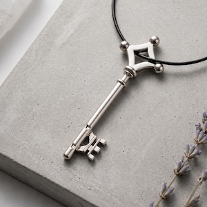 Attack on Titan Halsband med Erens källarnyckel – Jaeger Family Secret Jewelry