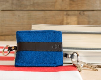 Felt and leather KEY HOLDER - blue and black - key case - wool felt - handmade - made in Italy