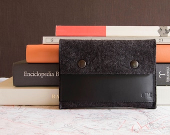 Cartera de pasaporte de fieltro y cuero - carbón y negro - estuche de pasaporte - fieltro de lana - hecho a mano - made in Italy