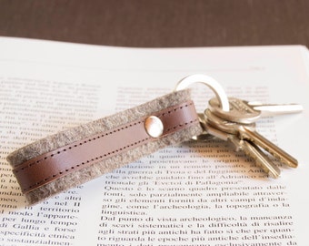 Porte-clés en feutre et cuir - gris naturel et marron - porte-clés - porte-clés - feutre de laine - fait à la main - fabriqué en Italie