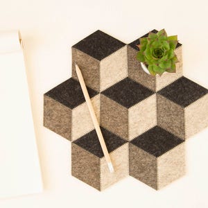 Kleine Tischmatte - dunkelgrau - Wollfilz - Wollfilzmatte - stylische Tischmatte - handgefertigt - made in Italy