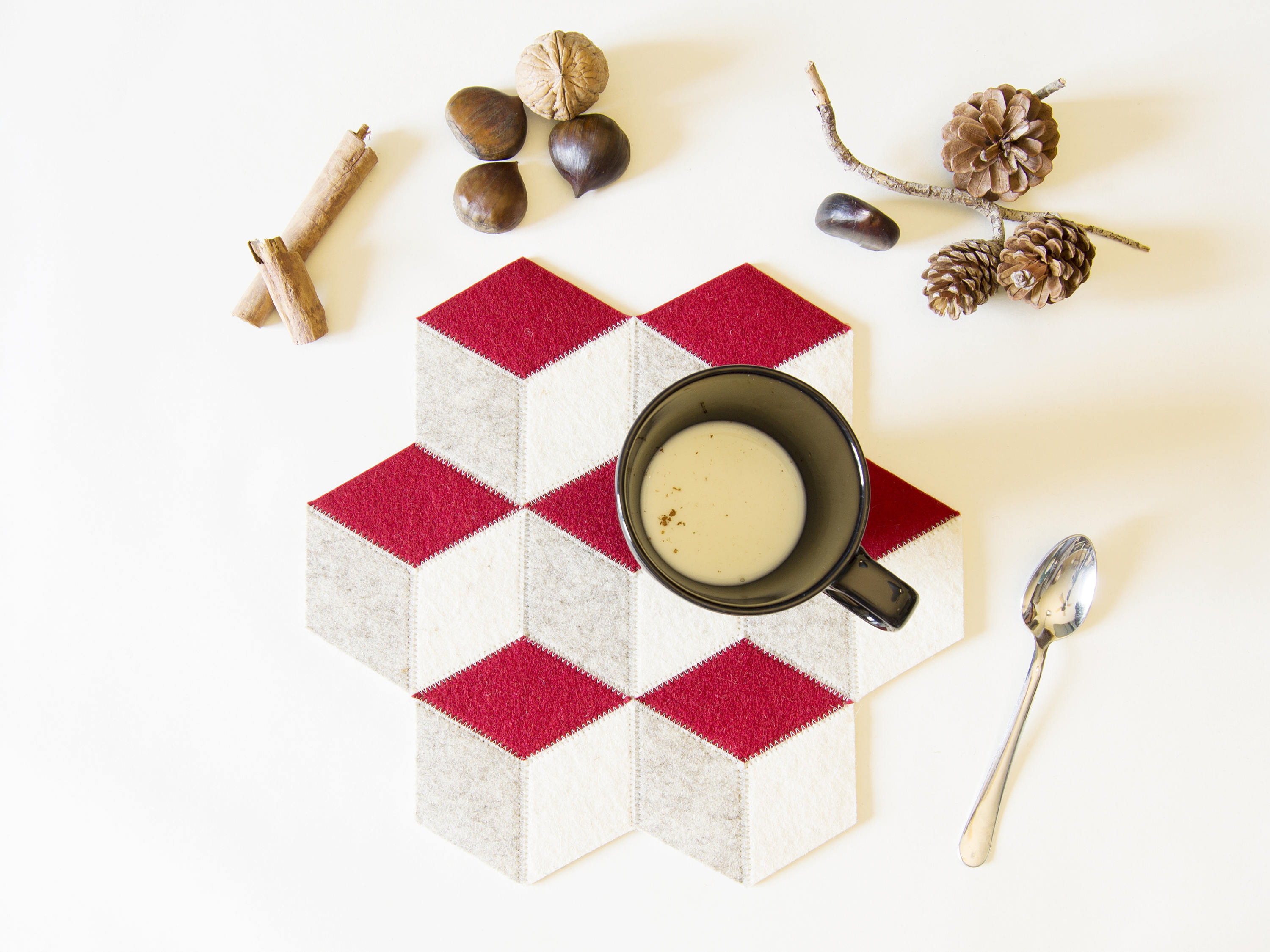 Small table mat red and white made in Italy