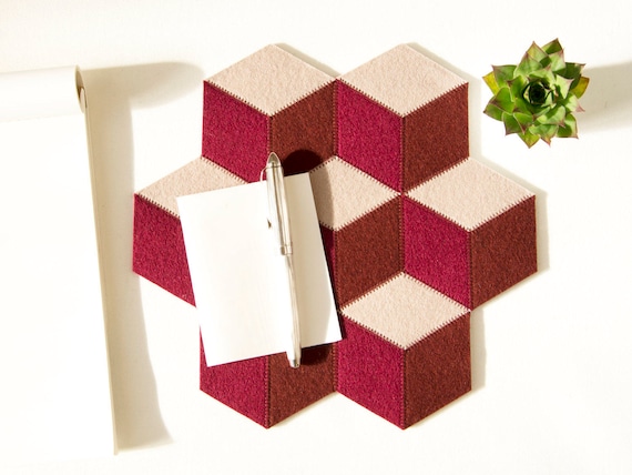 Small table mat - burgundy and almond - made in Italy