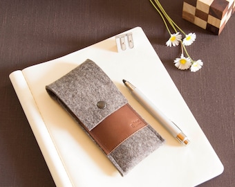 Felt and leather PEN HOLDER - natural gray and brown - pencil case - wool felt - handmade - made in Italy
