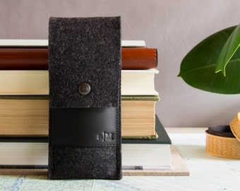 Felt and leather PEN HOLDER - charcoal and black - pencil case - wool felt - handmade - made in Italy