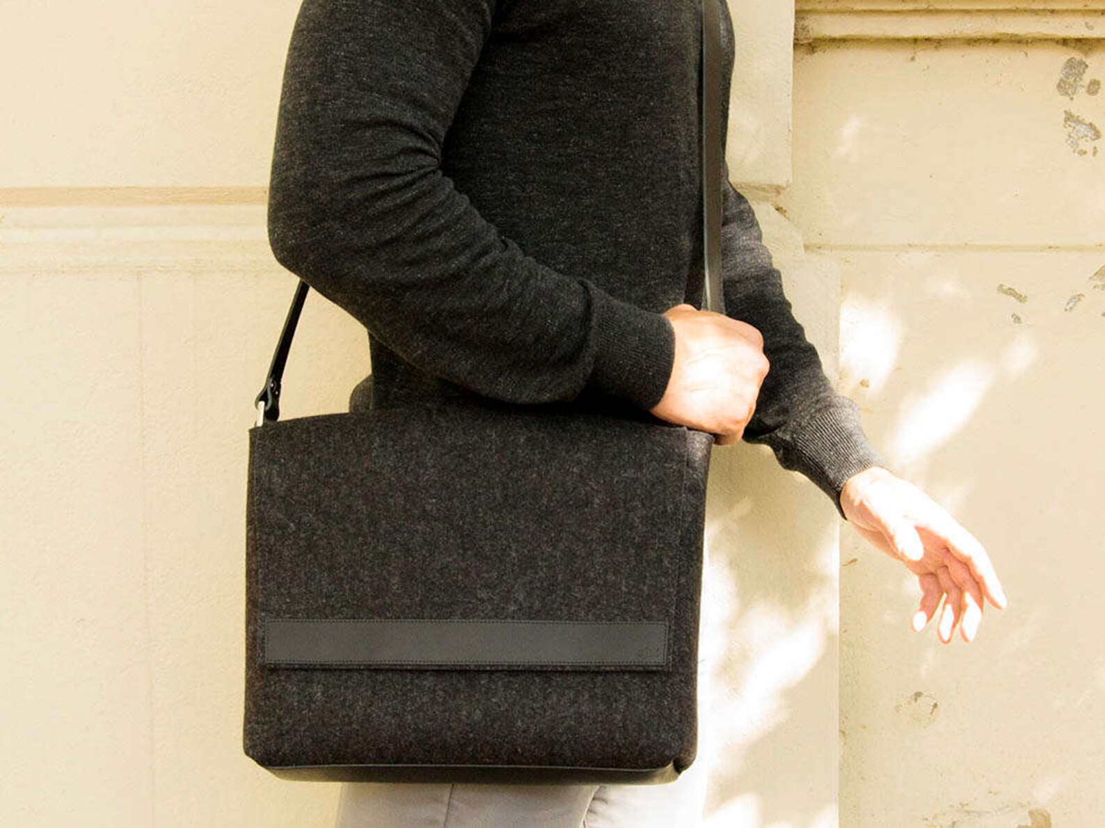 Mens MESSENGER BAG / black messenger bag / felt and leather Etsy