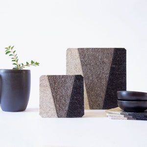 Set of dark gray felt coasters - square coasters - wool felt coasters - geometric coasters - housewarming gift - made in Italy