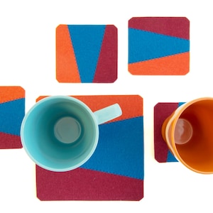 Geometrische wolvilten onderzetters: blauw, oranje, bordeauxrood - handgemaakt in Italië