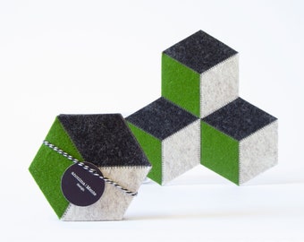 Set of green and grey felt coasters - hexagonal coasters - wool felt coasters - geometric coasters - housewarming gift - made in Italy