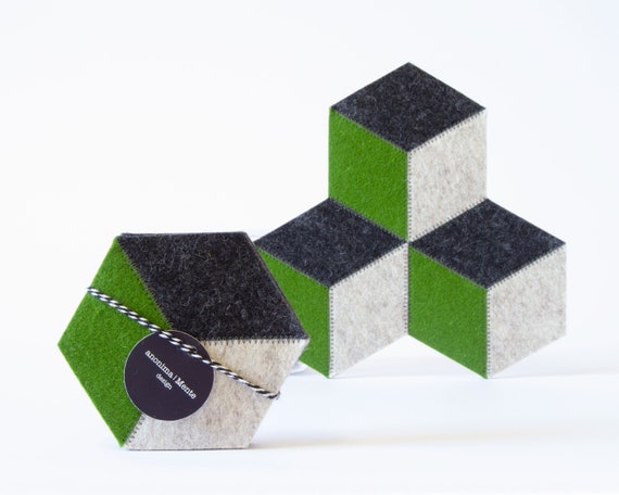 Set of green and grey felt coasters - hexagonal coasters - wool felt coasters - geometric coasters - housewarming gift - made in Italy