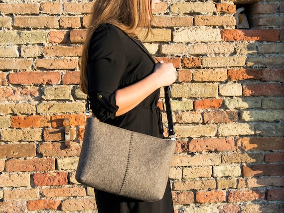 Felt CROSSBODY BAG with leather strap - natural gray - made in Italy