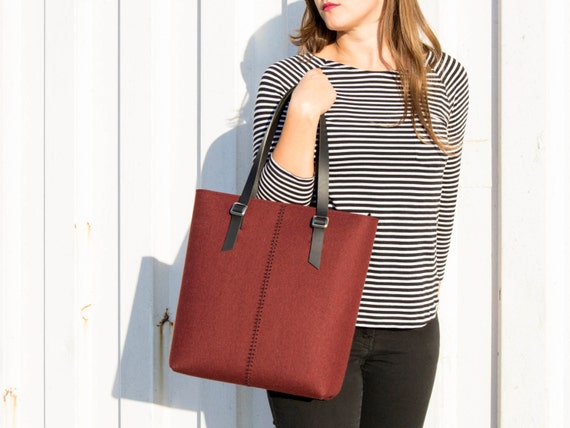 Wool felt TOTE BAG with leather straps - maroon - made in Italy