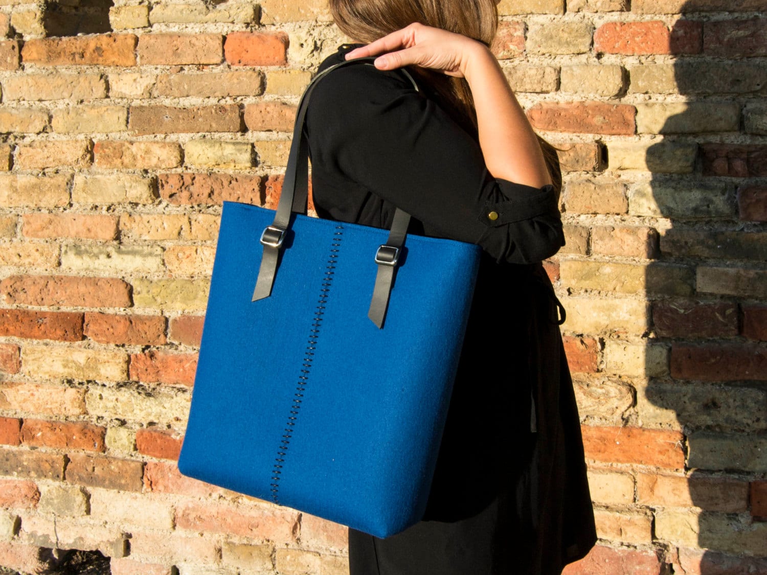 Wool felt TOTE BAG with leather straps - deep blue - made in Italy