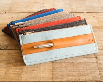 Felt and leather PENCIL CASE - ice blue and tan - pen holder - wool felt - handmade - made in Italy