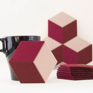 Set of felt coasters - burgundy coasters - hexagonal coasters - wool felt coasters - geometric coasters - housewarming gift - made in Italy