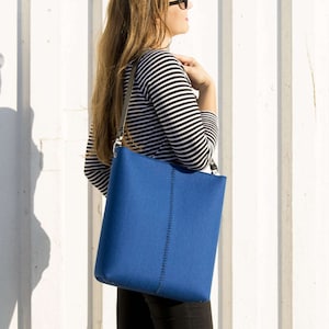 Große Filz Umhängetasche mit Lederband - Blaue - Blaue Crossbody Tasche - Wollfilz Tasche - Tote Bag - Made in Italy