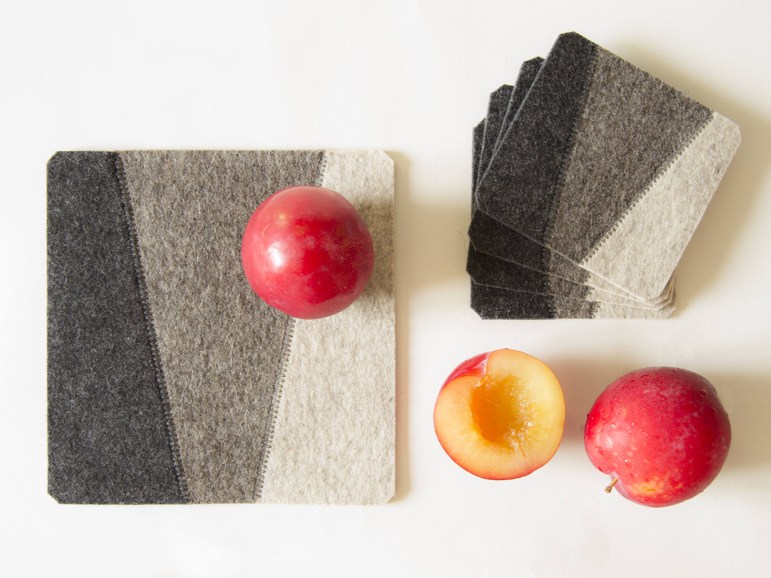 Set of felt coasters / square coasters / grey / grey coasters / modern